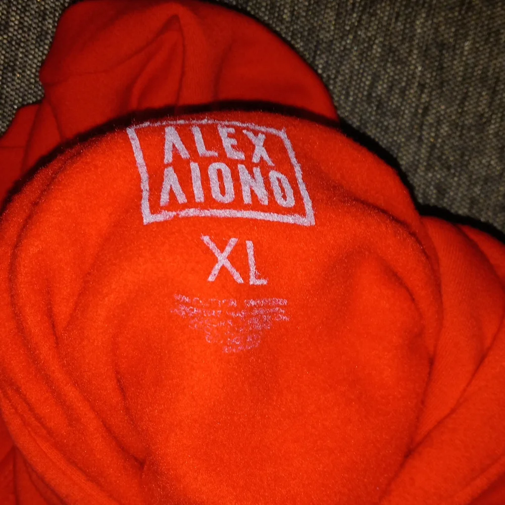 PRICE DROP🟥MEN RED HOODIE 🩸🟥 - Picture 11 of 11
